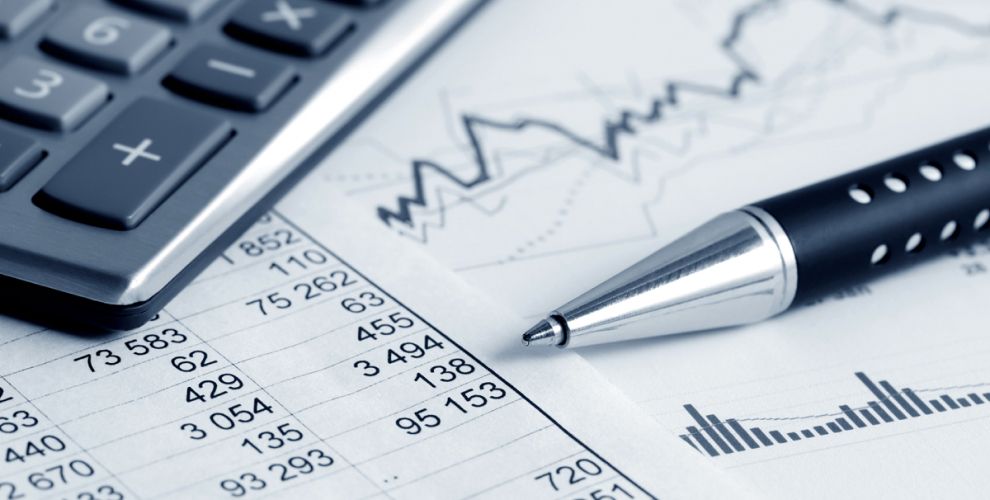 Abbildung: Zahlen und Diagramme in Nahaufnahme